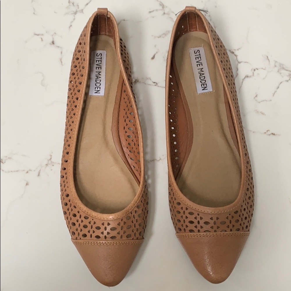 Leather tan pointed toe flat shoe